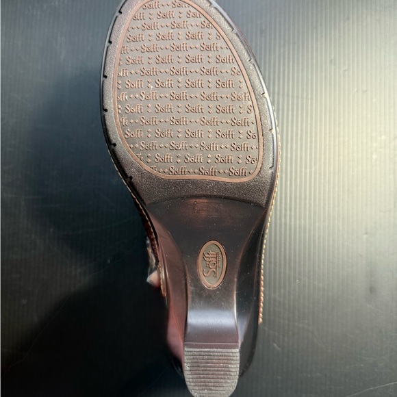 SOFFT WOMENS DARK BROWN MAROON MULES TOOLED LEATHER UPPER SIZE 8 M - Picture 10 of 14